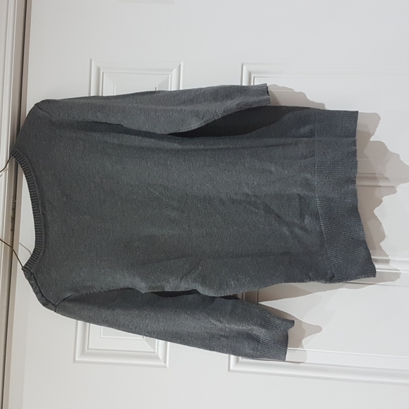 Ricky's Sweater - Picture 4 of 4